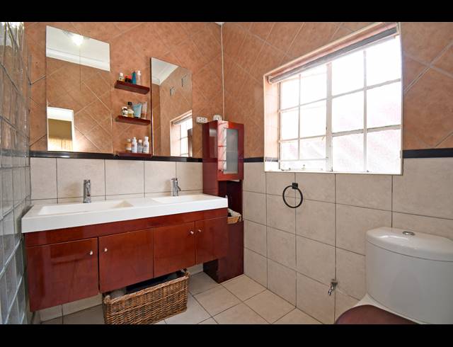 3 BEDROOM HOUSE FOR SALE IN CROSBY